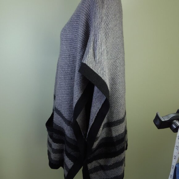 J. Jill Elegant Gray w/Black Poncho Wool Blend Sz. OS and POCKETS - Picture 7 of 10
